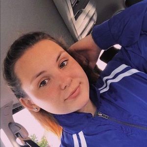 Meet your Posher, Chloe